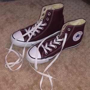 never worn maroon high top converse
